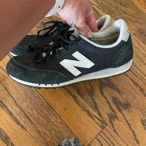 Women's new balance sneakers